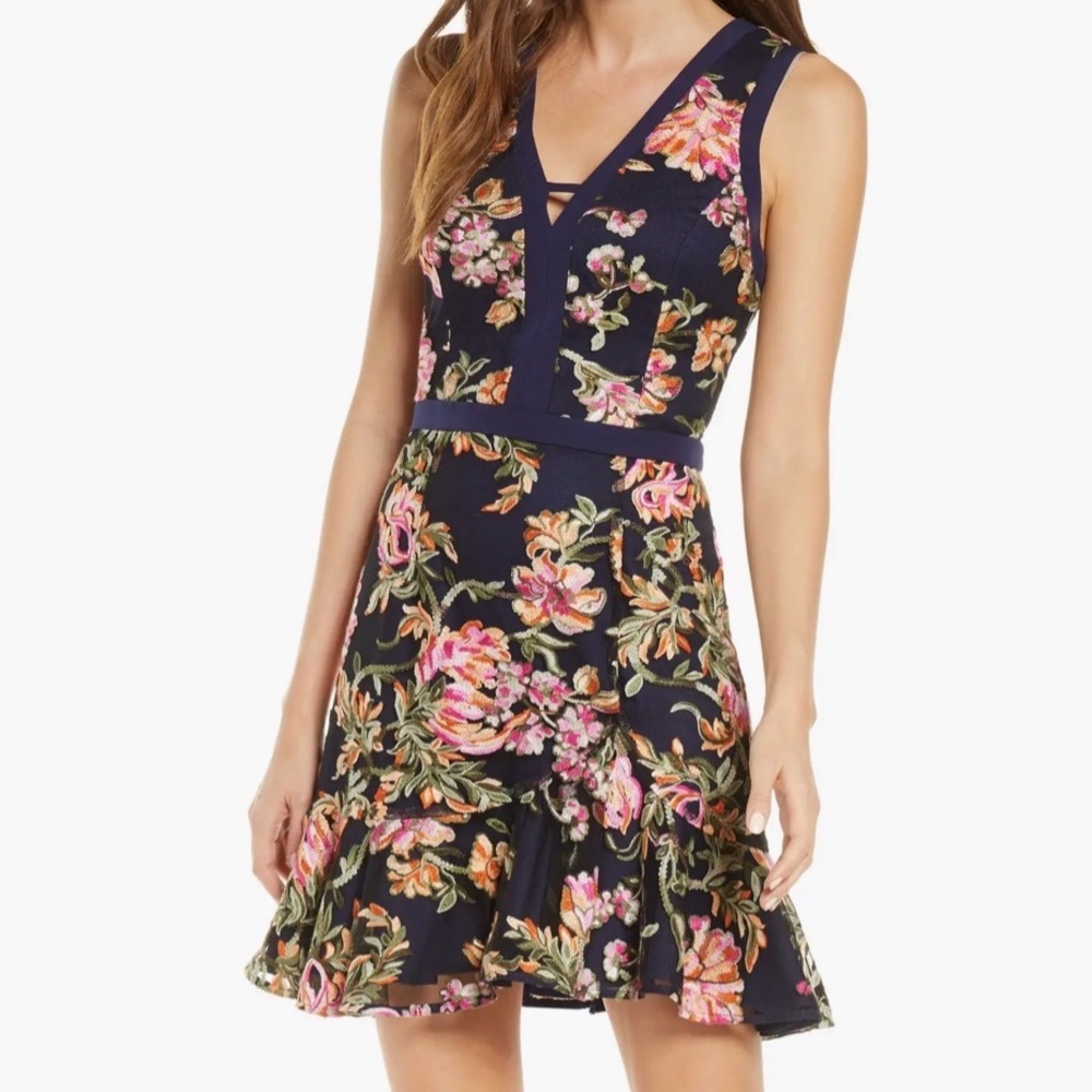 Adelyn Rae Kaylee Embroidered Mini Dress Size L Navy Floral Sleeveless